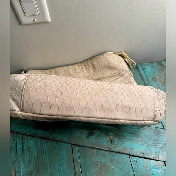 Cavalcanti Genuine Leather Purse Crossbody - Picture 5 of 15